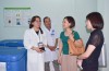 BS.CKII Huỳnh Thị Bích Thủy, Phó trưởng Phòng Khám đa khoa, chuyên khoa – Trung tâm Kiểm soát bệnh tật thành phố tiếp đoàn JICA – Nhật Bản thăm quan kho dự trữ vắc xin.