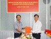 Đồng chí Nguyễn Văn Sử, Bí thư Đảng ủy Khối cơ quan dân chính Đảng trao Quyết định cho đồng chí Huỳnh Minh Trúc giữ chức Bí thư Đảng ủy Trung tâm Kiểm soát bệnh tật nhiệm kỳ 2020 - 2025.