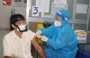 Người dân được tiêm vắc xin Vero Cell vào tối ngày 13/10 tại CDC Cần Thơ.