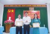 Đồng chí Nguyễn Minh Tâm, Thành ủy viên, Bí thư Đảng ủy Khối cơ quan Dân Chính Đảng TP Cần Thơ trao giấy khen cho các chi bộ thuộc Đảng bộ Trung tâm Kiểm soát bệnh tật đạt thích tích về Học tập và làm theo tư tưởng, đạo đức, phong cách Hồ Chí Minh năm 202