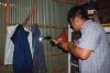 Cán bộ Khoa Kí sinh trùng - côn trùng, CDC Cần Thơ giám sát côn trùng tại các quận/huyện. Ảnh: Kim Nhiên