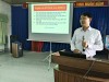 Ông Nguyễn Nhân Nghĩa, Trưởng khoa Sức khỏe môi trường - Y tế trường học - Bệnh nghề nghiệp, CDC Cần Thơ trình bày tại hội nghị. Ảnh: Trường Quốc Chiến.