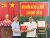 Đoàn công tác CDC Điện Biên tặng quà CDC Cần Thơ.
