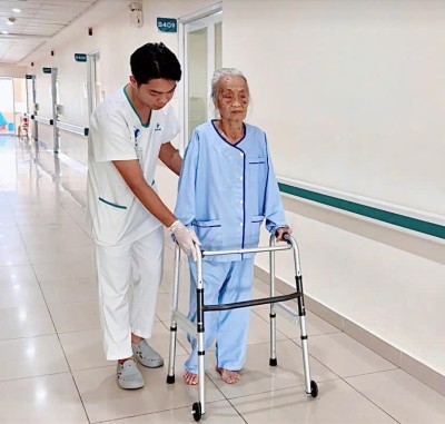 Phẫu thuật thay khớp háng toàn phần