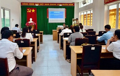 quang cảnh buổi họp