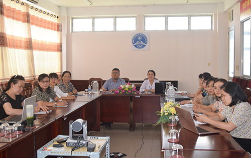Các cán bộ y tế tham gia lớp tập huấn trực tuyến tại điểm cầu Trung tâm Kiểm soát bệnh tật TP Cần Thơ