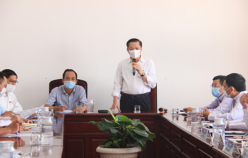 Ông Dương Tấn Hiển, Phó Chủ tịch Thường trực UBND TP Cần Thơ phát biểu tại buổi làm việc với BV Đa khoa TP Cần Thơ.