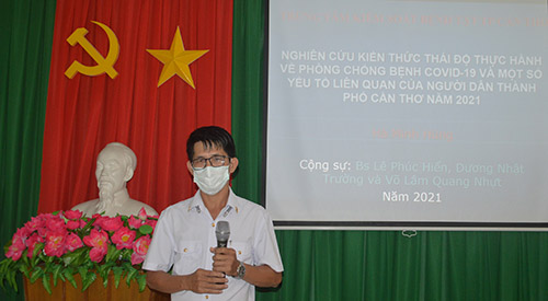 Chủ nhiệm của Ban đề tài đang trình bày đề tài NCKH tại buổi xét thông qua đề cương các đề tài Nghiên cứu khoa học, Sáng kiến cải tiến cơ sở năm 2021.
