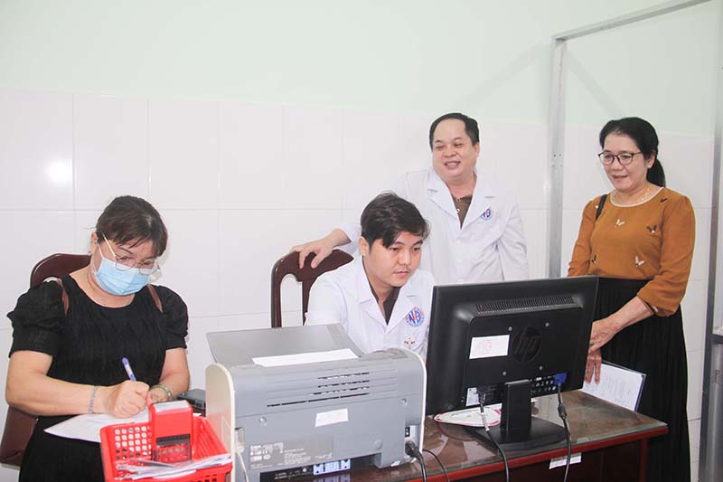 2 giam sat thang cao diem 4